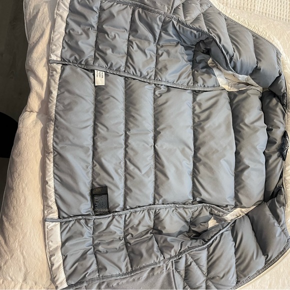 The North Face Women's White Puffer Vest - Picture 7 of 7